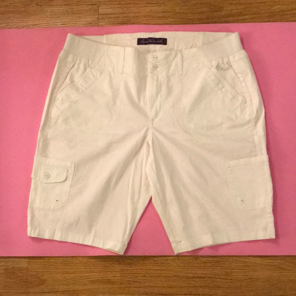 White stretch classic short